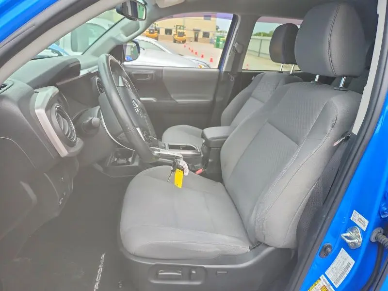 2020 TOYOTA TACOMA SR5 V6  