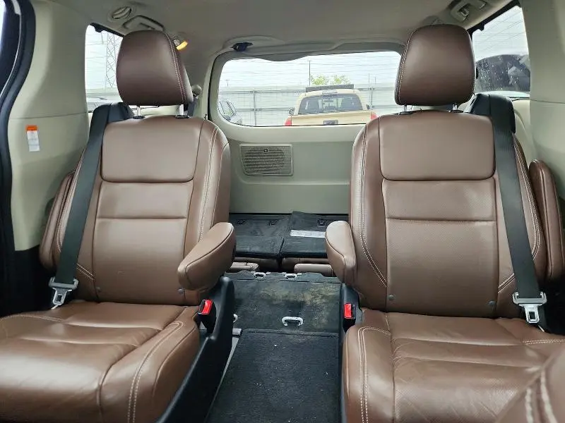 2015 TOYOTA SIENNA LIMITED PREMIUM 7-PASSENGER  