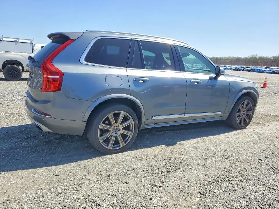 2017 VOLVO XC90 T8  