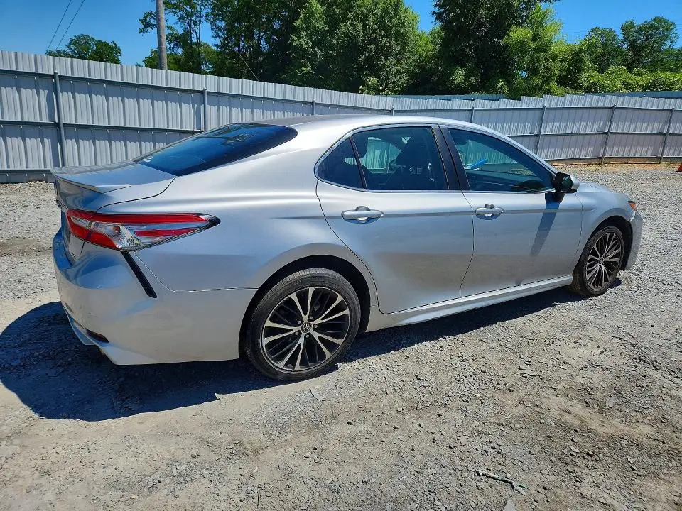 2018 TOYOTA CAMRY SE  