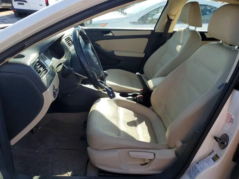 2012 VOLKSWAGEN JETTA SE  