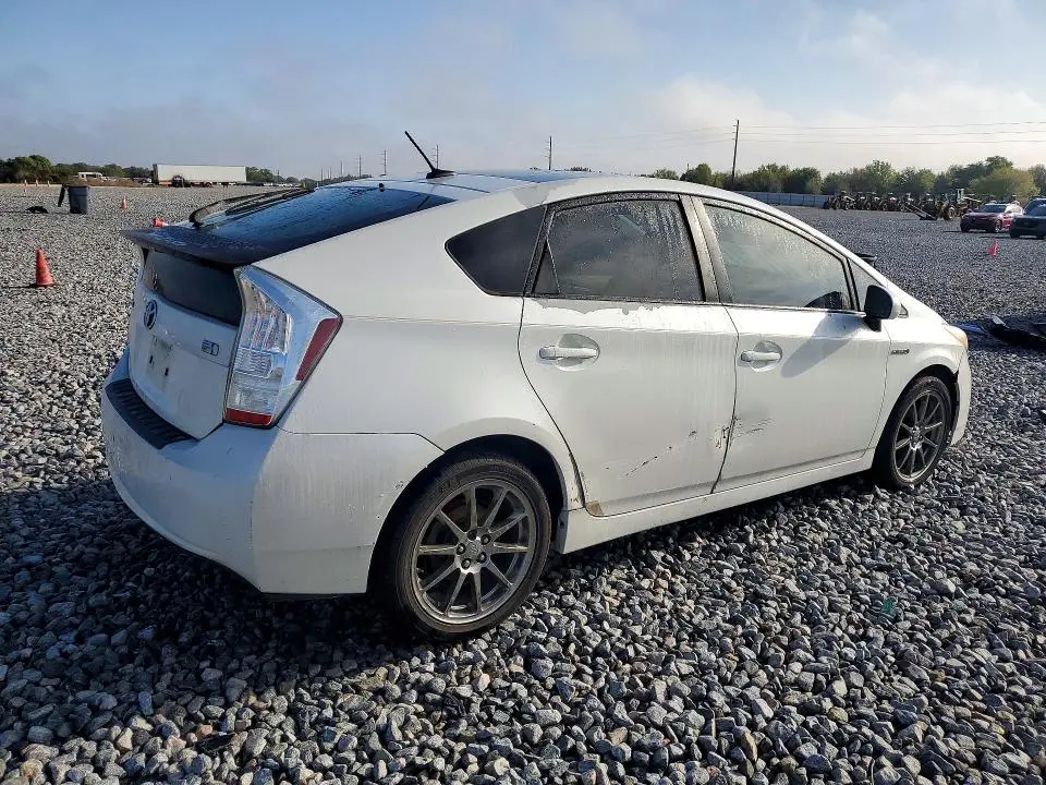 2010 TOYOTA PRIUS III  