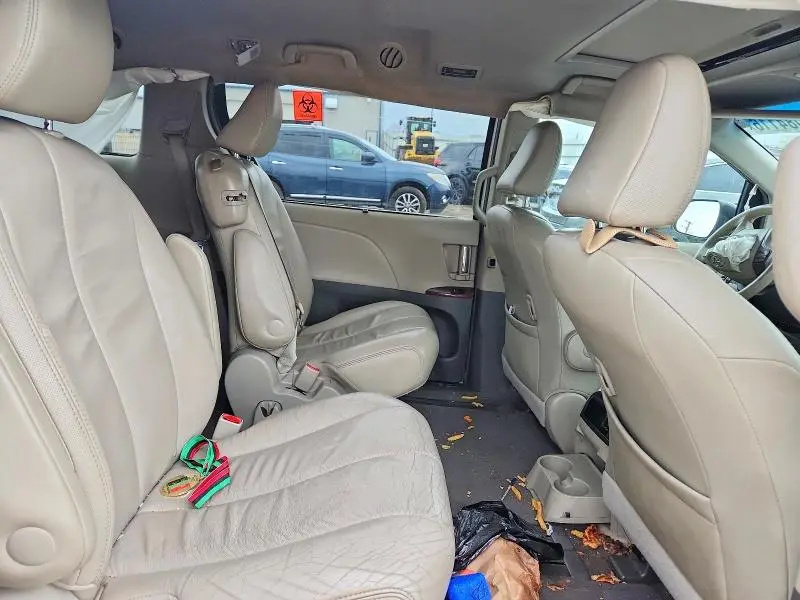 2013 TOYOTA SIENNA XLE 8-PASSENGER  