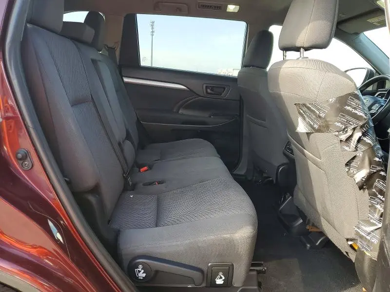 2019 TOYOTA HIGHLANDER LE  