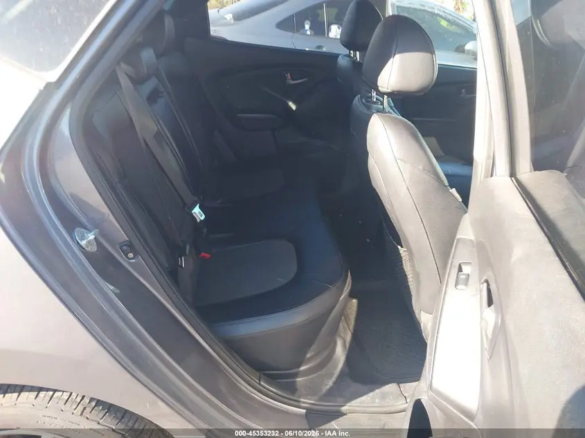 2015 HYUNDAI TUCSON SE