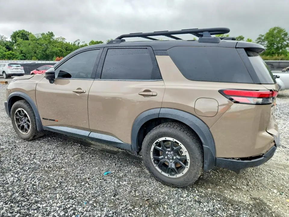 2023 NISSAN PATHFINDER SV  