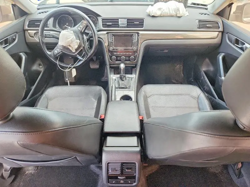 2018 VOLKSWAGEN PASSAT SE  