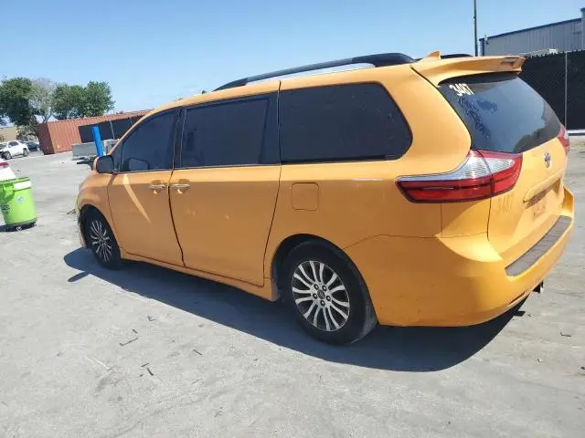 2018 TOYOTA SIENNA XLE  
