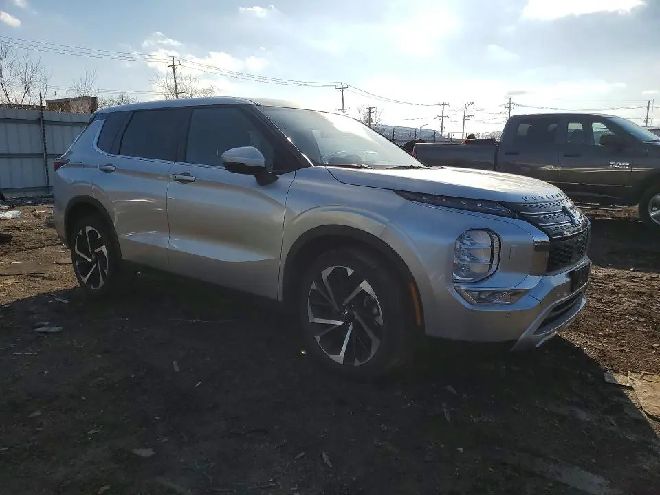 2024 MITSUBISHI OUTLANDER SE  