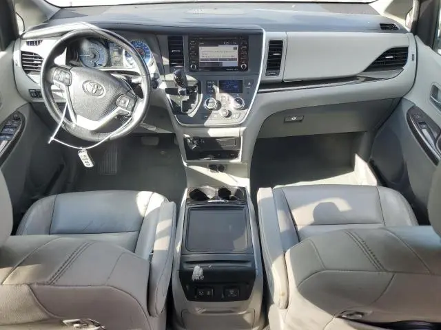 2020 TOYOTA SIENNA XLE  