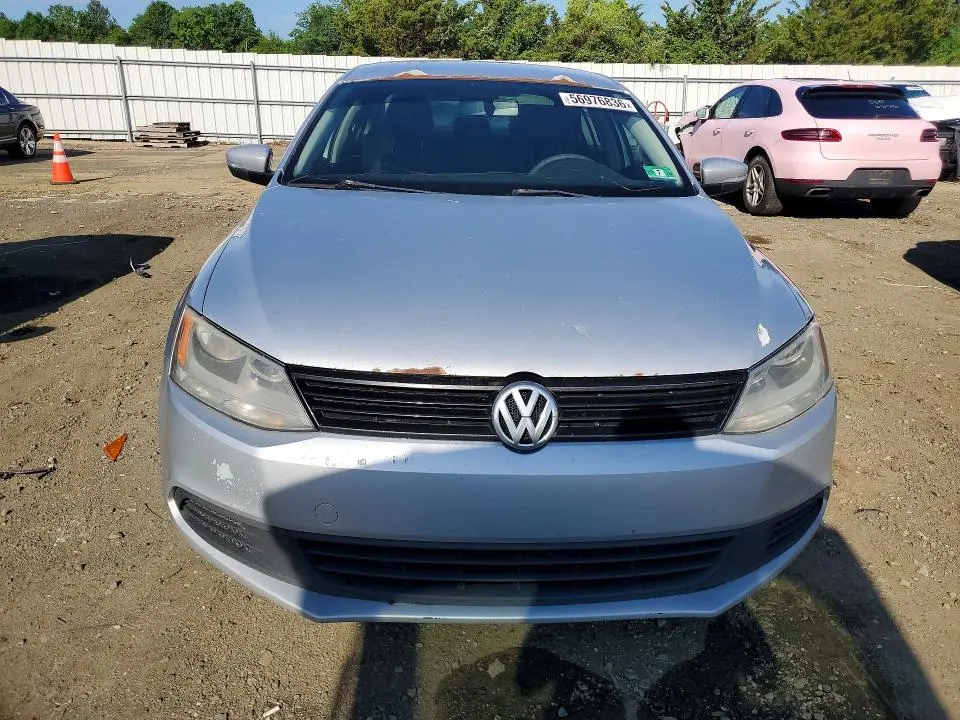 2011 VOLKSWAGEN JETTA SE  