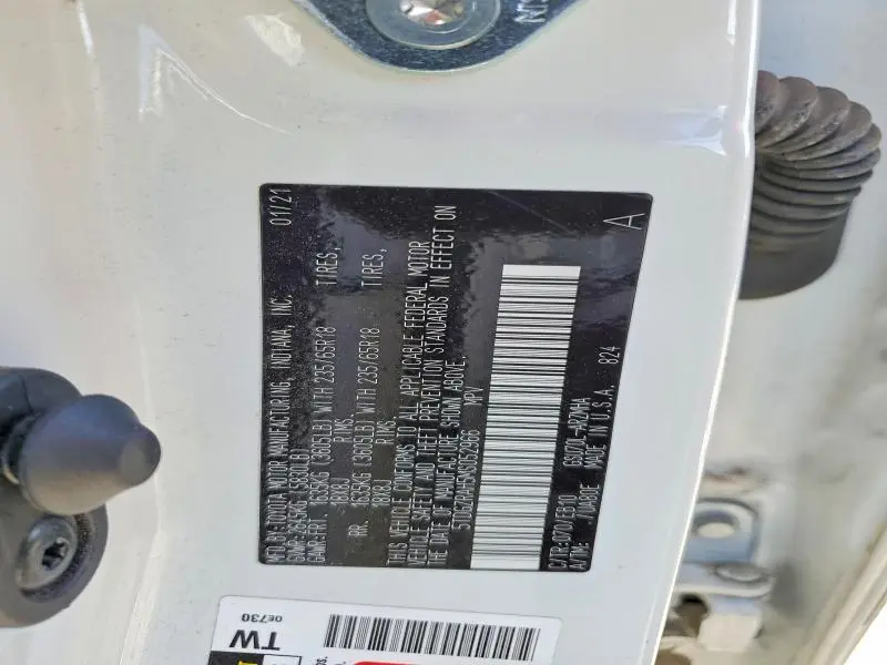 2021 TOYOTA HIGHLANDER XLE  