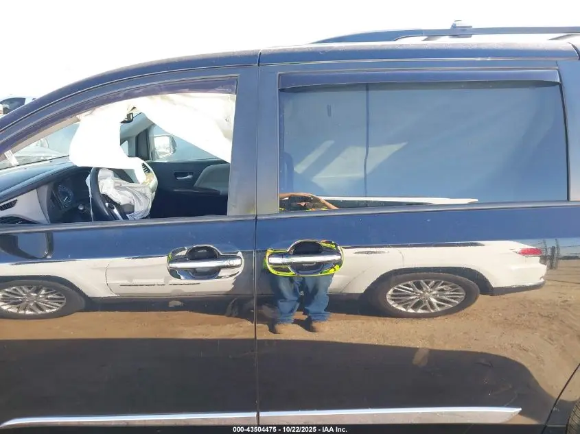 2017 TOYOTA SIENNA LIMITED PREMIUM 7 PASSENGER