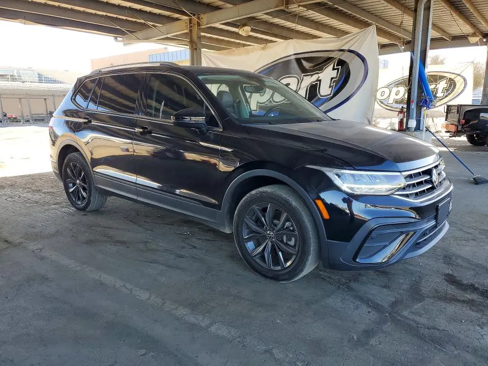 2022 VOLKSWAGEN TIGUAN SE  