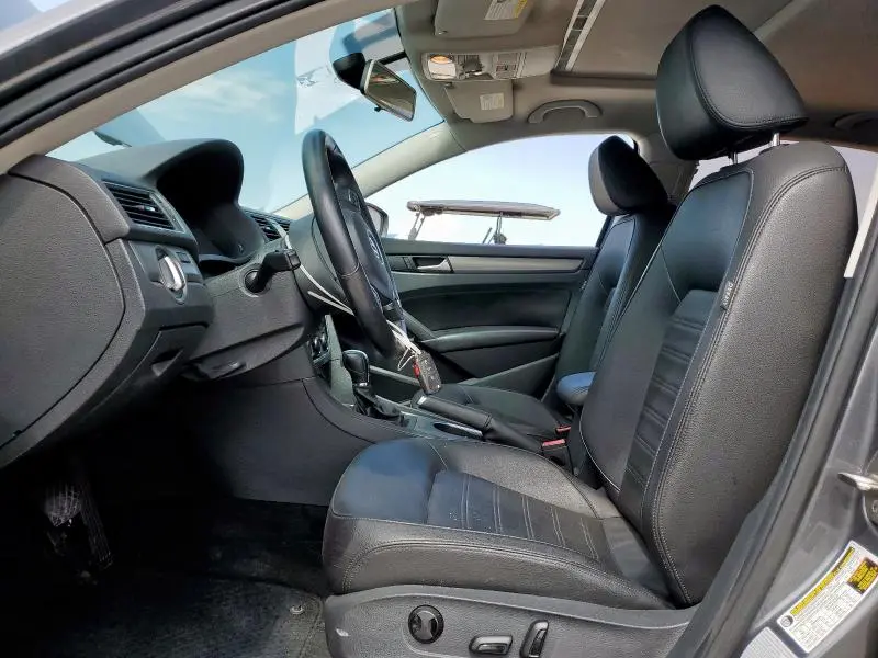 2015 VOLKSWAGEN PASSAT SE  