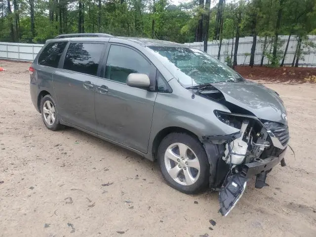2013 TOYOTA SIENNA LE  