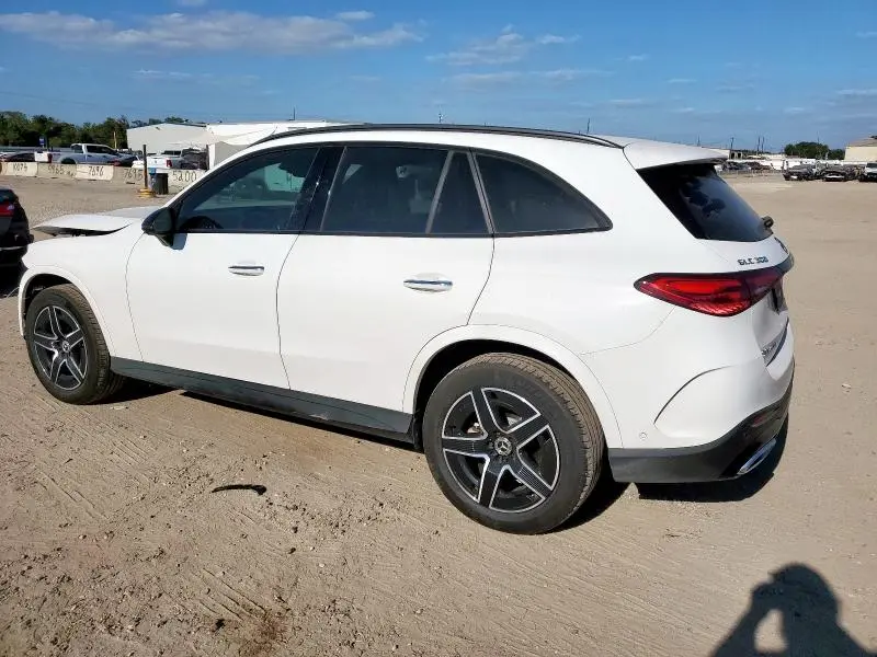 2025 MERCEDES-BENZ GLC 300  