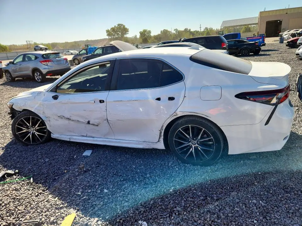 2021 TOYOTA CAMRY SE  