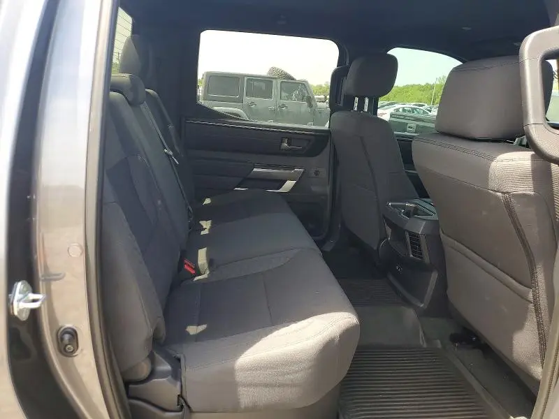 2025 TOYOTA TUNDRA SR5  