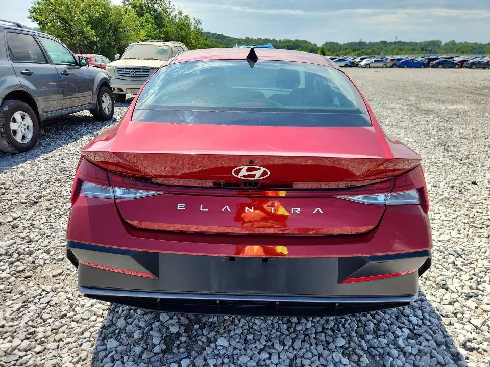 2024 HYUNDAI ELANTRA SEL  