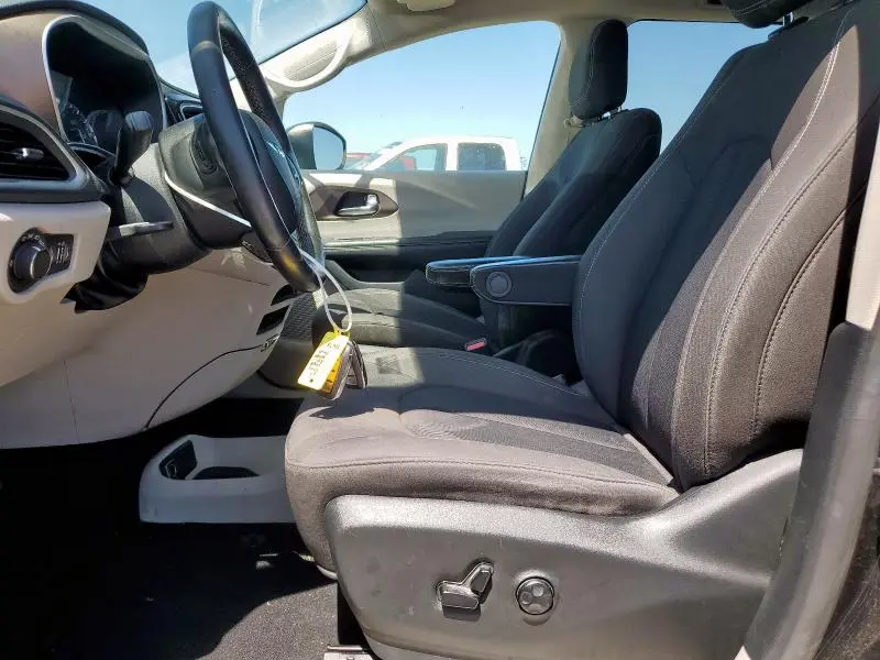 2020 CHRYSLER VOYAGER LX  