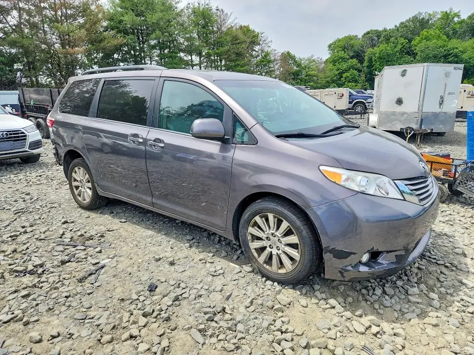 2015 TOYOTA SIENNA XLE 7-PASSENGER  