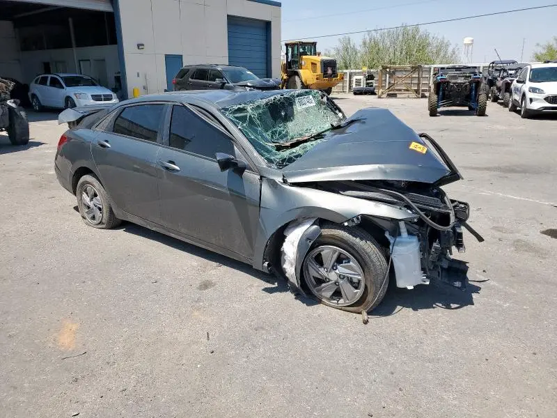 2024 HYUNDAI ELANTRA SE  