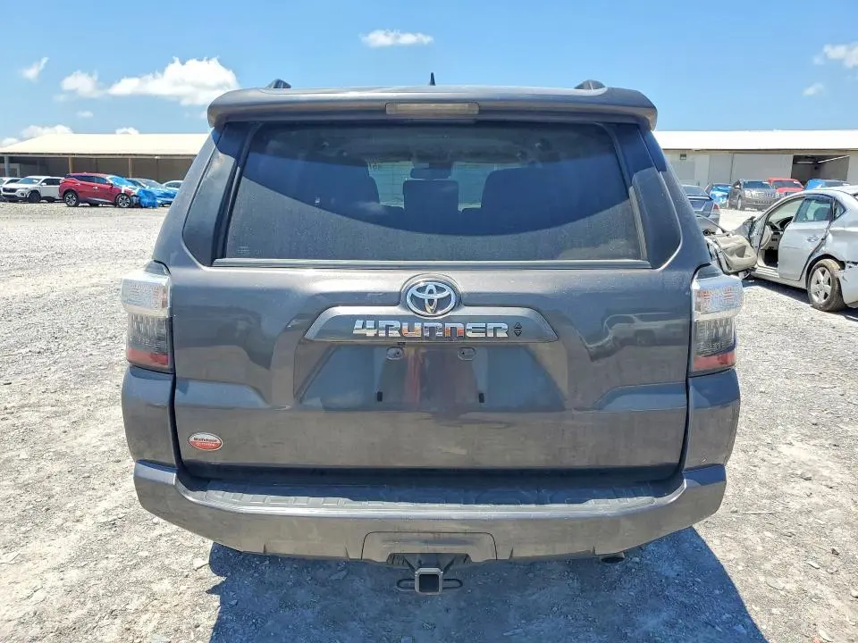 2022 TOYOTA 4RUNNER SR5  