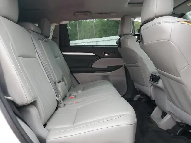2018 TOYOTA HIGHLANDER SE  