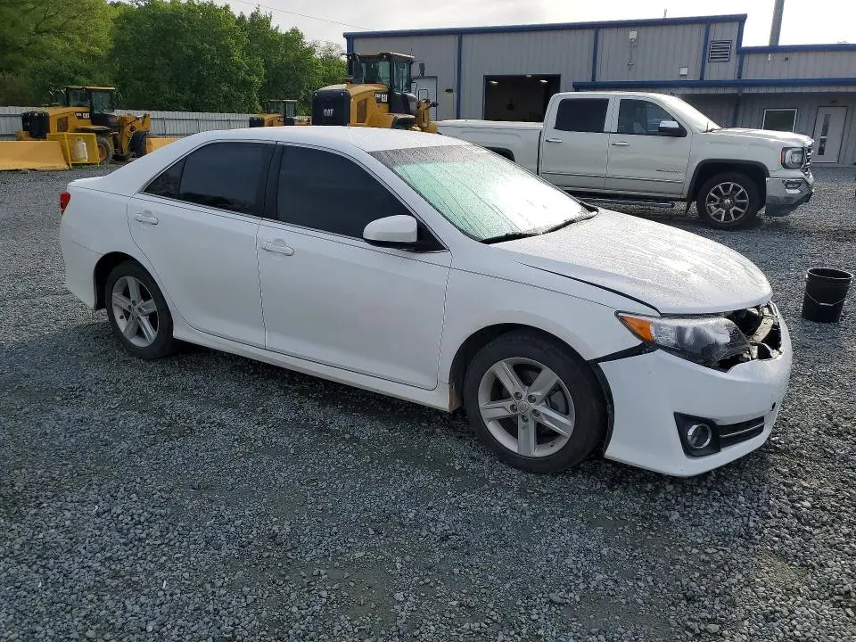 2014 TOYOTA CAMRY SE  