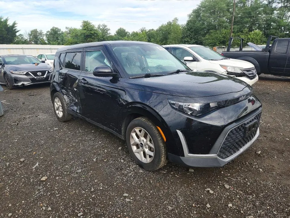 2023 KIA SOUL LX  