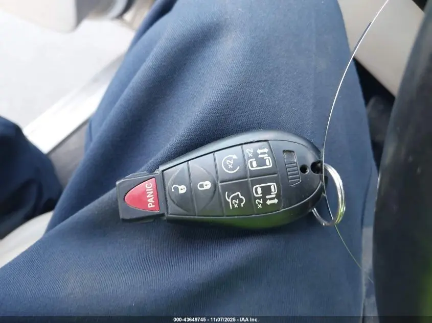 2011 CHRYSLER TOWN & COUNTRY TOURING-L