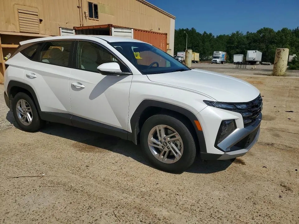 2025 HYUNDAI TUCSON SE  