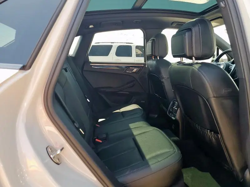 2023 PORSCHE MACAN BASE  