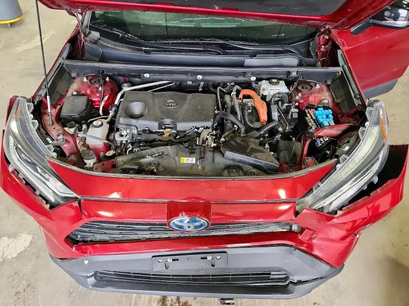 2021 TOYOTA RAV4 XLE  
