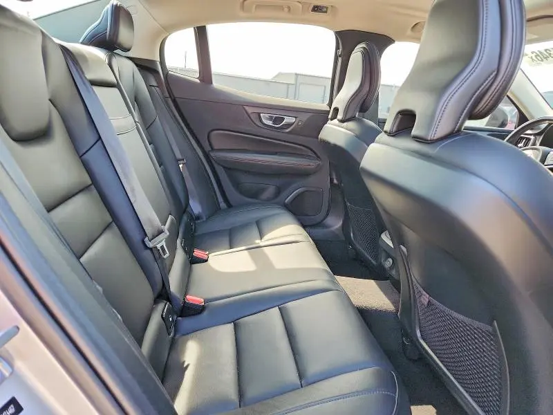 2022 VOLVO S60 B5 MOMENTUM  