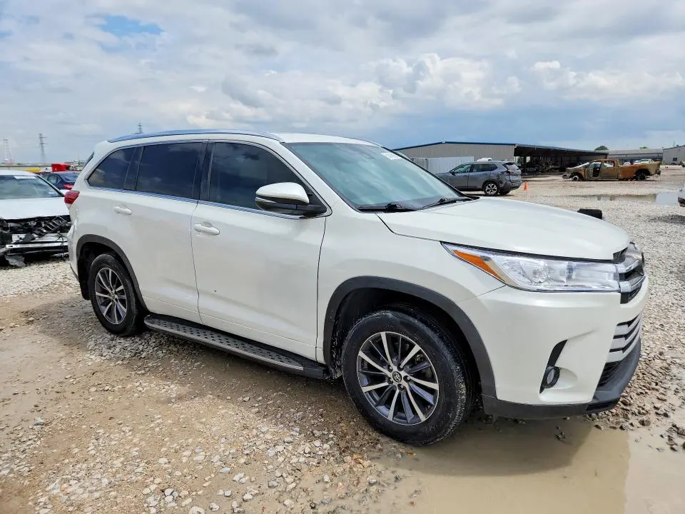 2017 TOYOTA HIGHLANDER XLE  