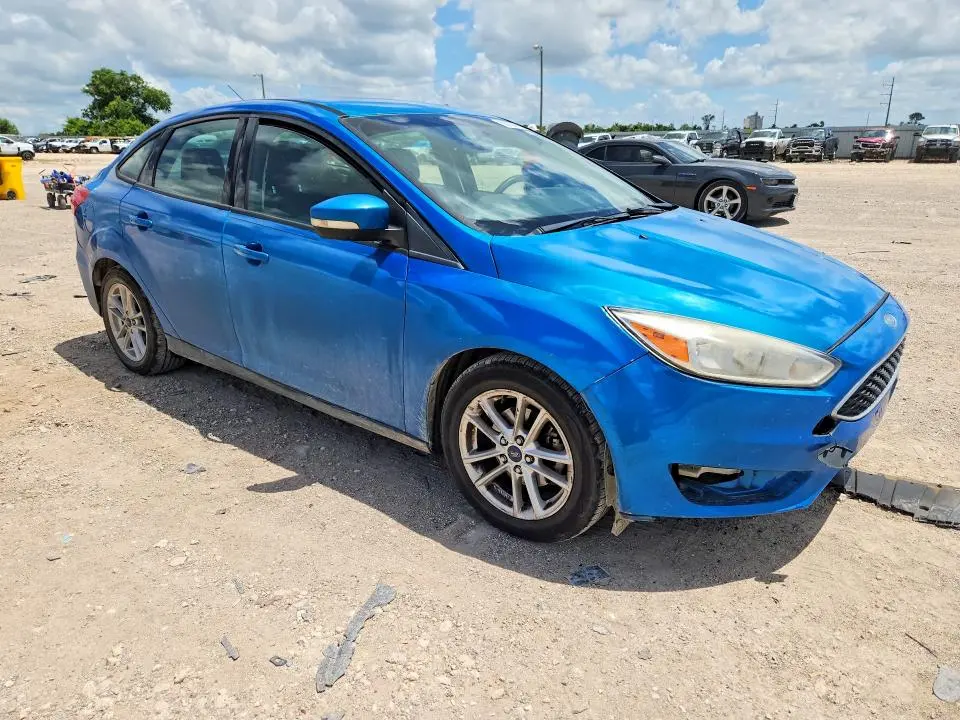 2015 FORD FOCUS SE  