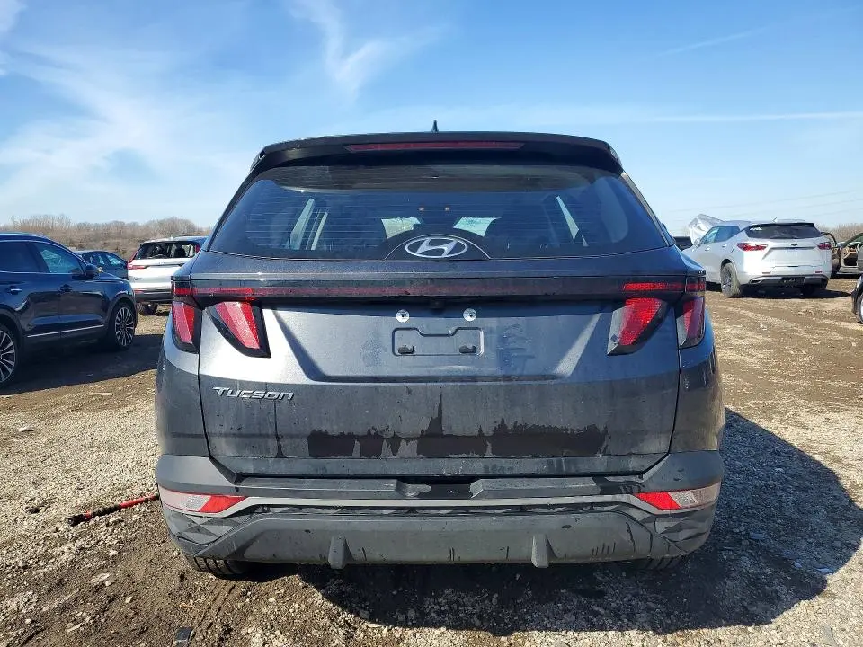 2022 HYUNDAI TUCSON SE  