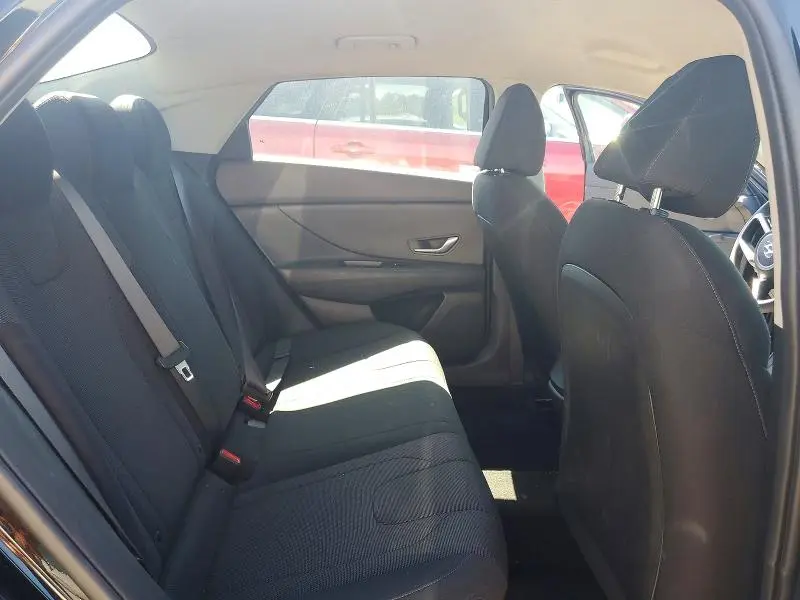 2021 HYUNDAI ELANTRA SE  