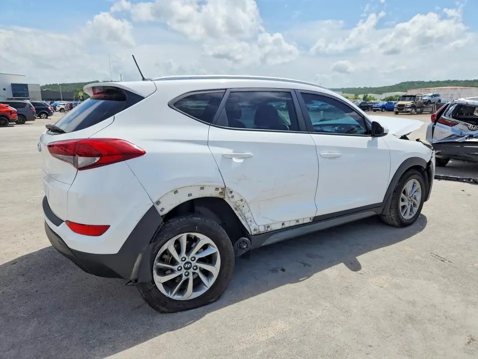 2016 HYUNDAI TUCSON SE  