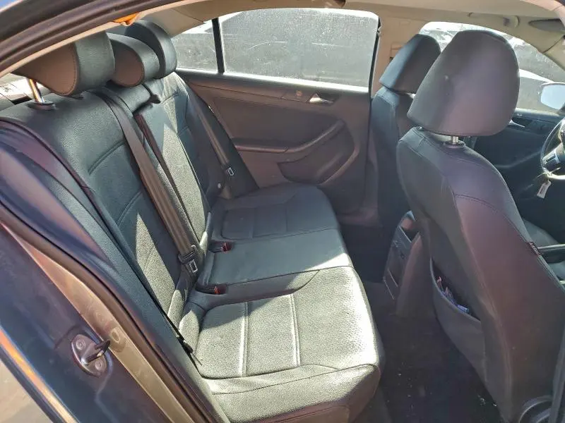 2011 VOLKSWAGEN JETTA SE  