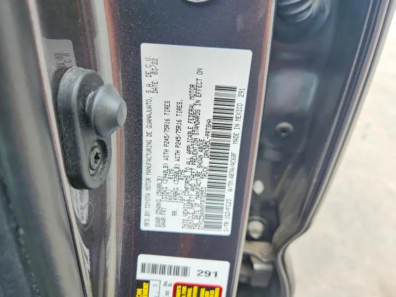2022 TOYOTA TACOMA SR5 V6  