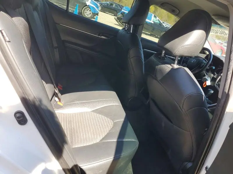 2019 TOYOTA CAMRY SE  