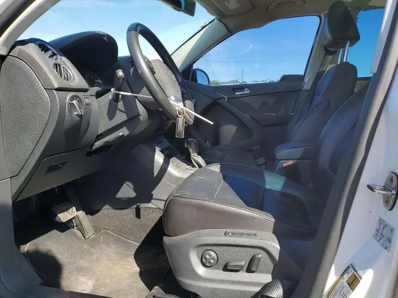 2017 VOLKSWAGEN TIGUAN SPORT  