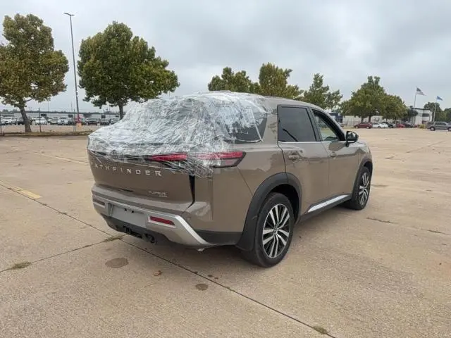 2024 NISSAN PATHFINDER PLATINUM  