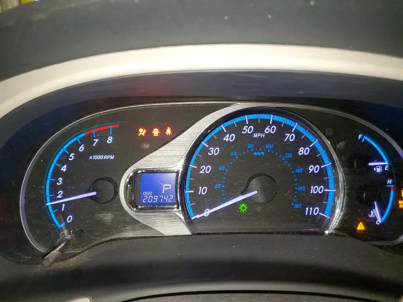 2013 TOYOTA SIENNA XLE 8-PASSENGER  