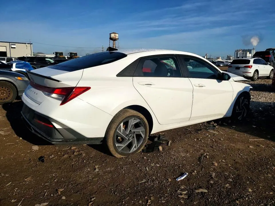 2025 HYUNDAI ELANTRA SEL SPORT  