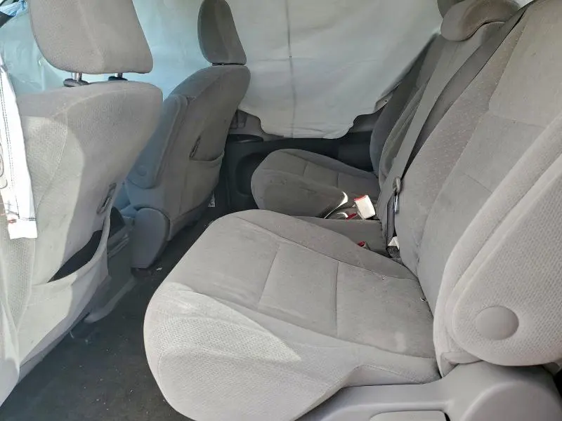 2015 TOYOTA SIENNA LE  