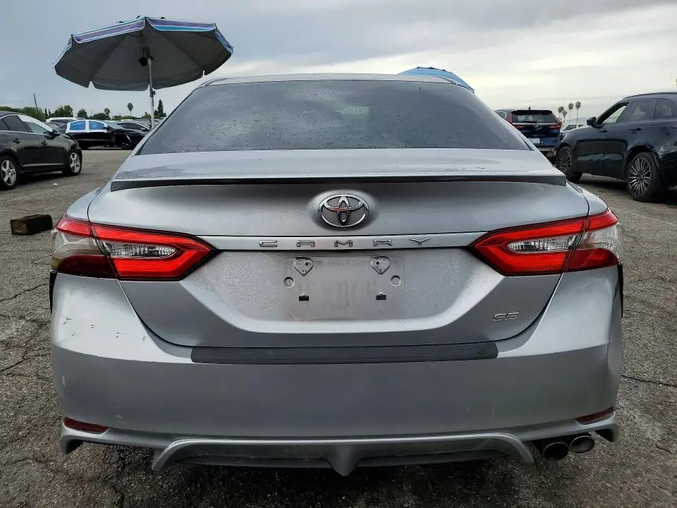 2018 TOYOTA CAMRY SE  